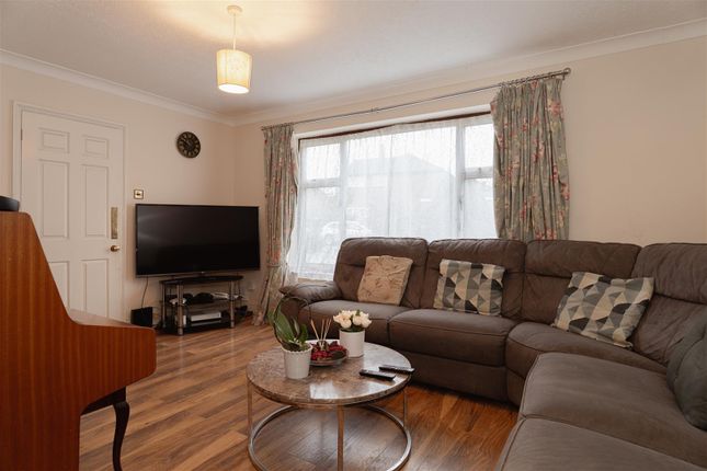 2, Westway Gardens, Redhill photo 2