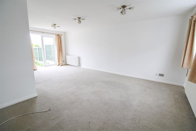 3, Spruce Hill, Harlow photo 3