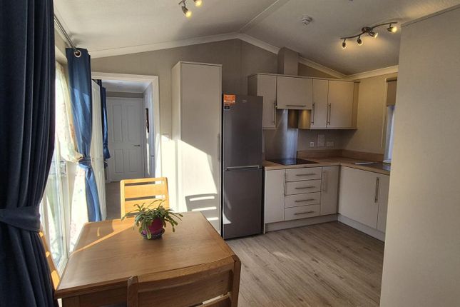 29, The Orchards Park, Sleaford photo 2