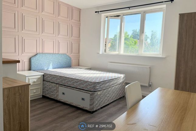 Manor Drive North, Worcester Park photo 4