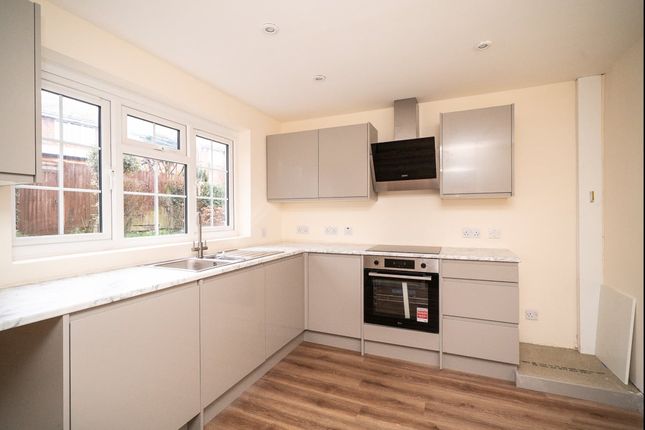 27 Batterdale, Hatfield photo 2