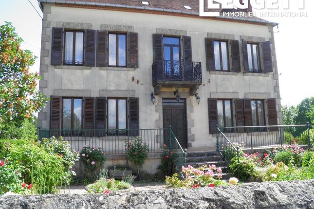 Thumbnail Villa for sale in Lapeyrouse, Puy-De-Dôme, Auvergne-Rhône-Alpes