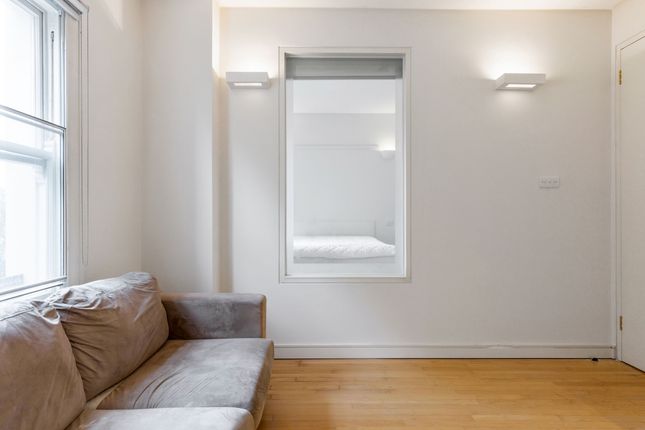 Flat G 44 Penywern Road Third Floor Rear, London photo 4