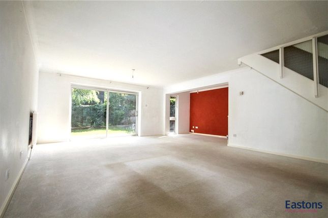 22, Hillcrest Close, Surrey photo 4