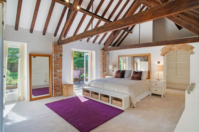 Barn conversion to rent in Station Road, Offenham, Evesham