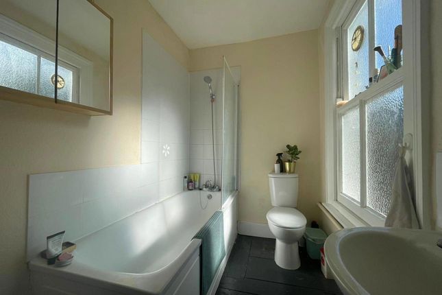 25 Crescent Way, London photo 5