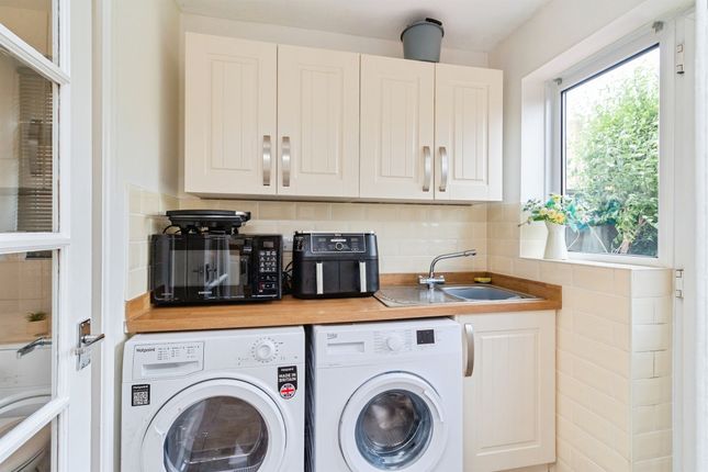18, Ashmore Drive, Stafford photo 4