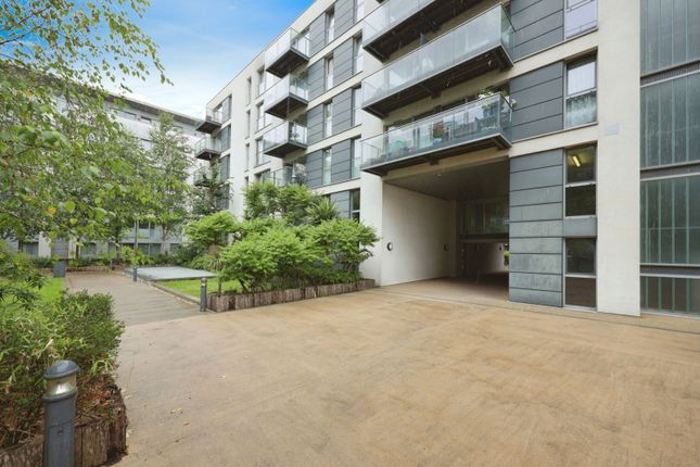 2-bed flat on Cardinal Building,Flat 318, Station Approach, Hayes, £325,000