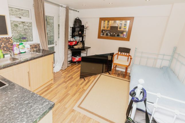 Studio for sale in 14 Southleigh Road Flat 3A Basement, Bristol
