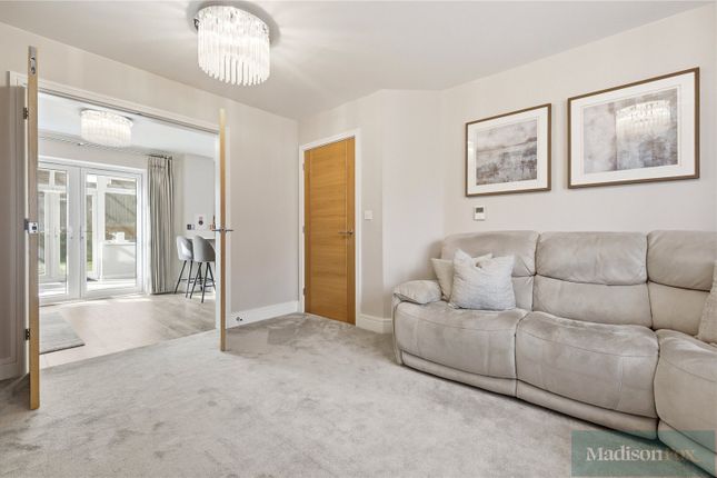 13, Chalkhill Close, Chigwell photo 4