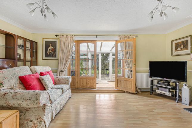 10 Oakmere Close, Potters Bar photo 4