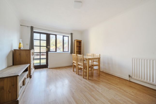 Flat 2, Stonechat Court, 45, Swan Drive, Colindale photo 2