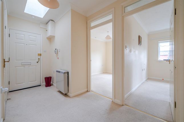 Flat 16, Pembroke Court, West Street, Wilton photo 4