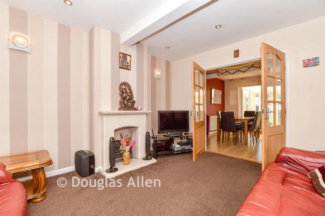 85, Carnforth Gardens, Hornchurch photo 2
