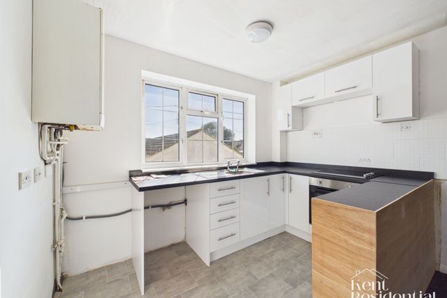 4d James Court Wing Road, Sheerness photo 3