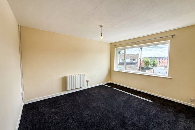 Flat, 2A,, Kilbury Drive, Worcestershire photo 5