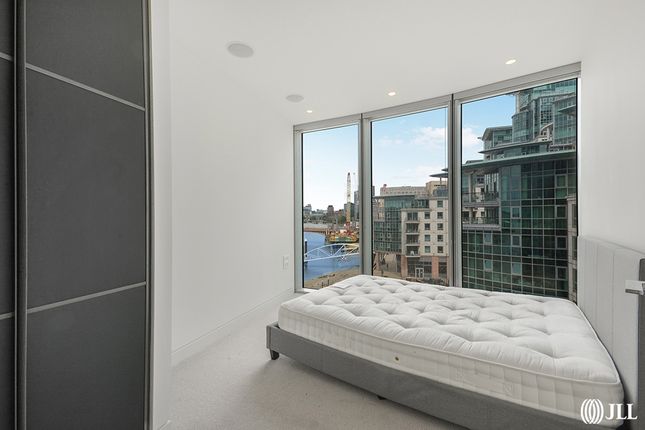 Flat to rent in St. George Wharf, London