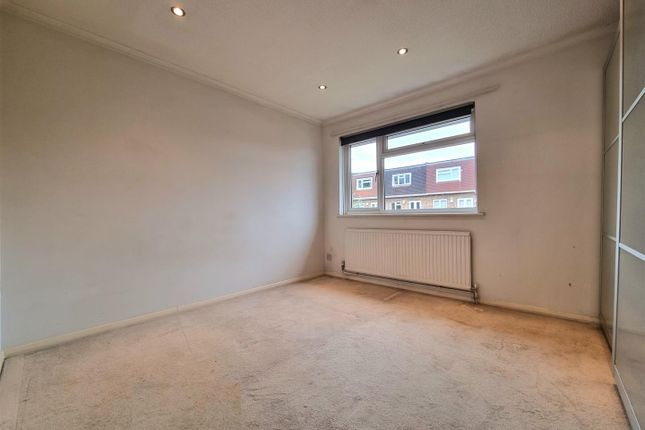 34, Aspen Close, Ealing photo 5