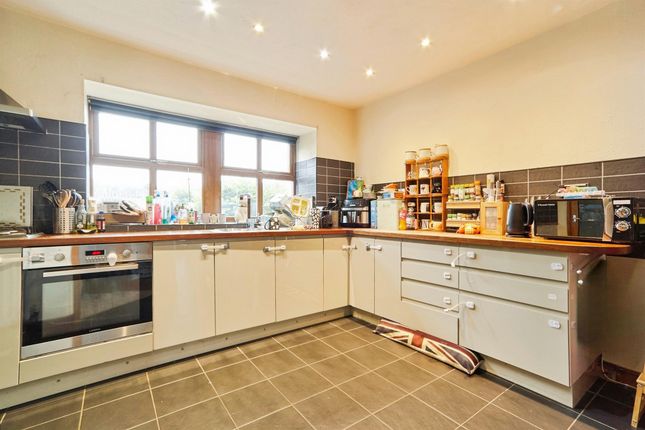 2 Hollin Hall Farm, Long Causeway, Bradford photo 2