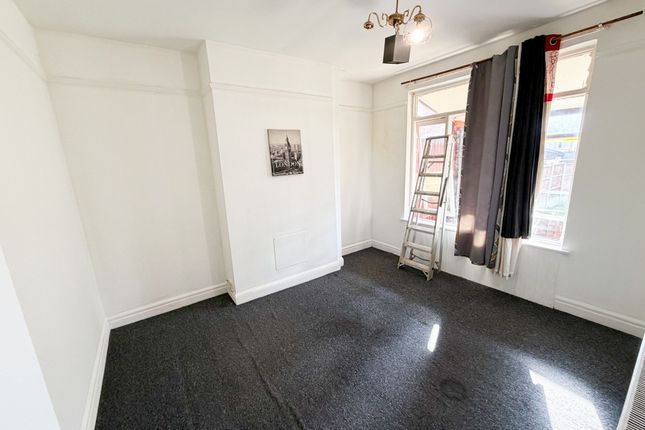 17 Springfield Drive, Ilford photo 3