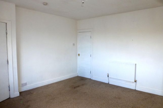 Property to rent in Vegal Crescent, Halifax