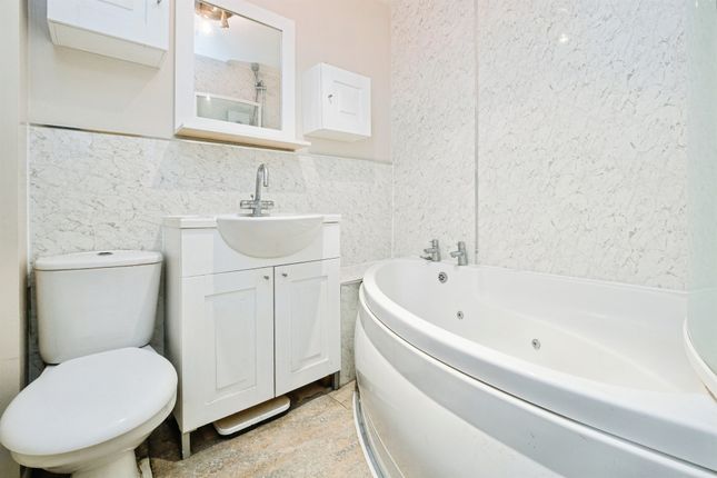 34, Hood Road, Rainham photo 4