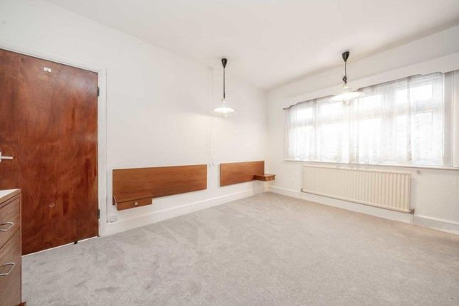Property to rent in Walmington Fold, London