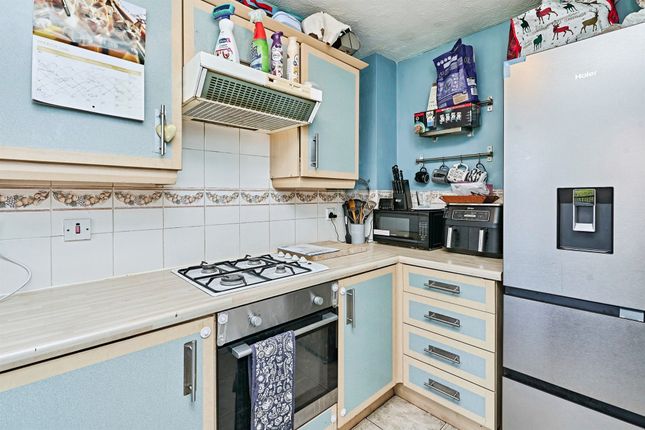 28, Teal Grove, WEDNESBURY photo 2