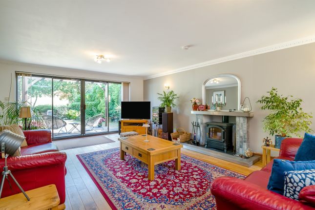 17, Miller Close, Langstone photo 4