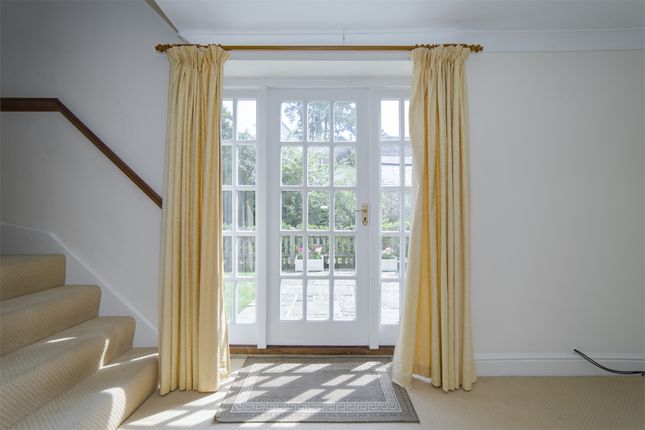 Honeysuckle Cottage, 86a, Boundstone Road, Farnham photo 4