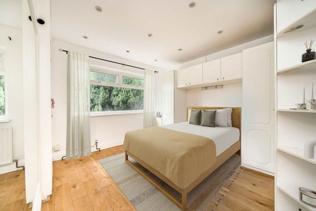 47, Bowness Crescent, London photo 4