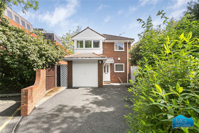 Detached house to rent in The Avenue, Finchley, London
