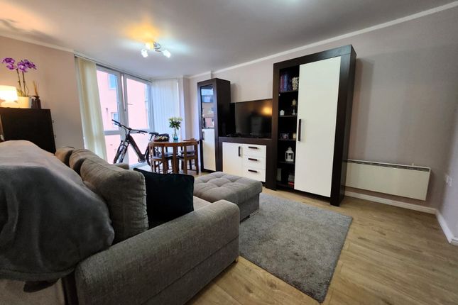 92, Wooldridge Close, Feltham photo 4