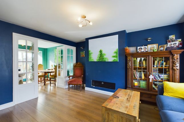 Cam02386G0-Pr0113-Still036