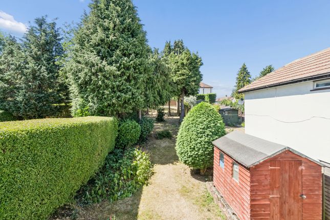 18 Vivian Gardens, Watford photo 3
