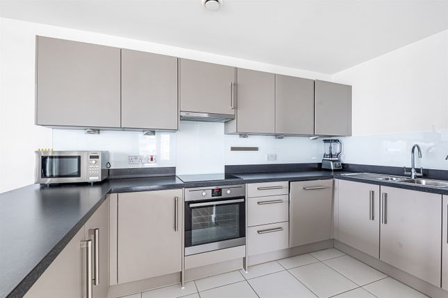 15, Flat 165, Bessemer Place, London photo 4