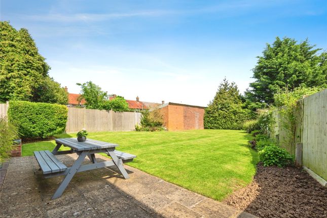 Thumbnail Cottage for sale in Sutton Gardens, Merstham, Redhill, Surrey