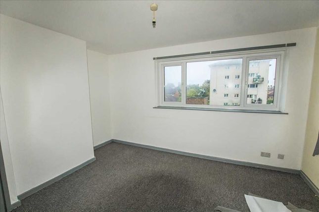 6, Severn House, Preston photo 4