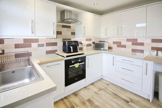 579, Coal Road, Leeds photo 4