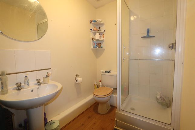 Flat for sale in Squires Grove, Willenhall