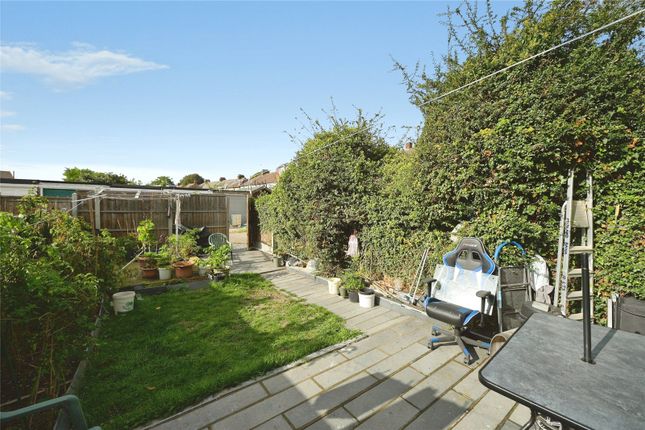 St. Johns Close, Rainham photo 2