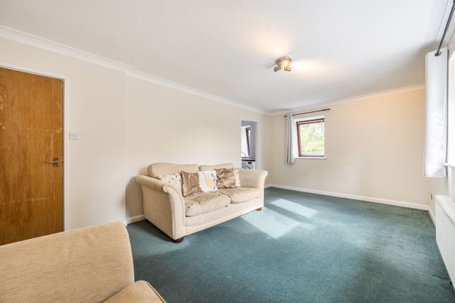 Ireton Close, London photo 3