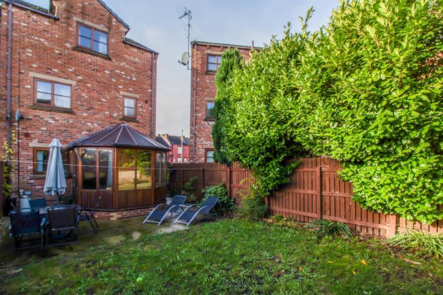 Town house for sale in Beaumont Street, Stanley, Wakefield