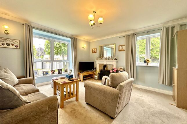 Flat 5, Firwood Court, Southwell Park Road, Camberley photo 2