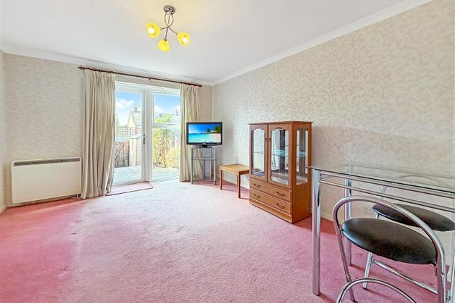 10, Kings Court, Newton Abbot photo 2