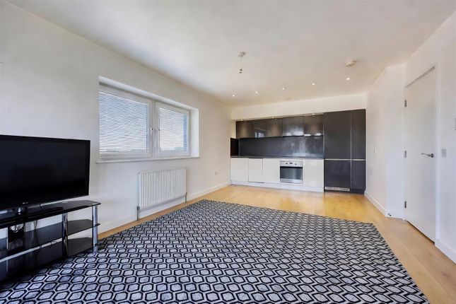 36, Clovelly Court, 10 Wintegreen Boulevard, West Drayton photo 2