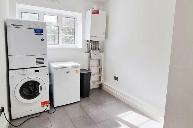 Flat to rent in Mulberry Close, Hendon, London
