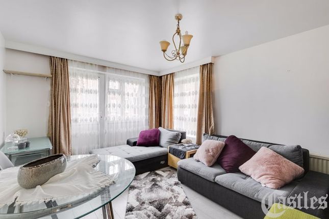 Flat for sale in Jarrow Way, London