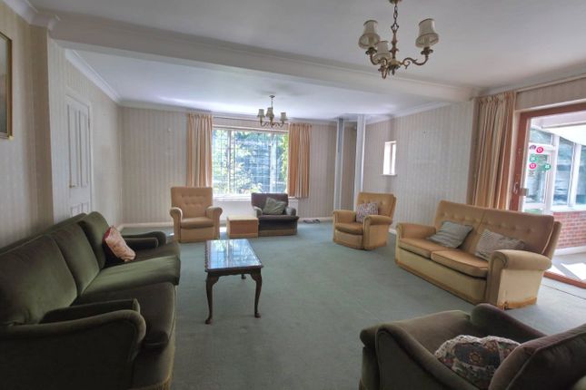 Woodside Cottage, 46, Wheelers Lane, Surrey photo 3