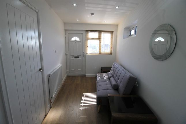 Annexe, 14, Gladstone Rise, High Wycombe photo 3
